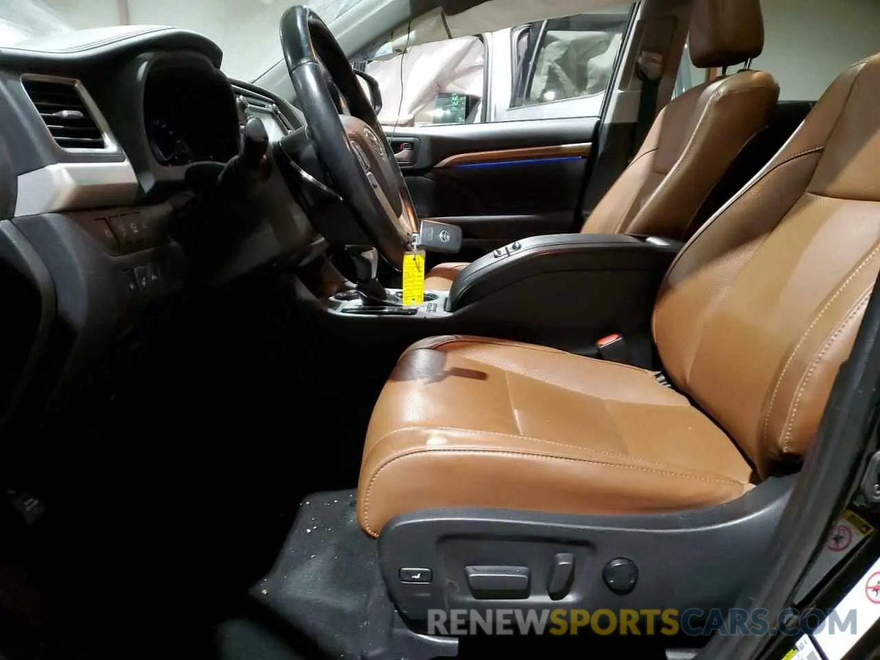7 Photograph of a damaged car 5TDDZRFH8KS991862 TOYOTA HIGHLANDER 2019