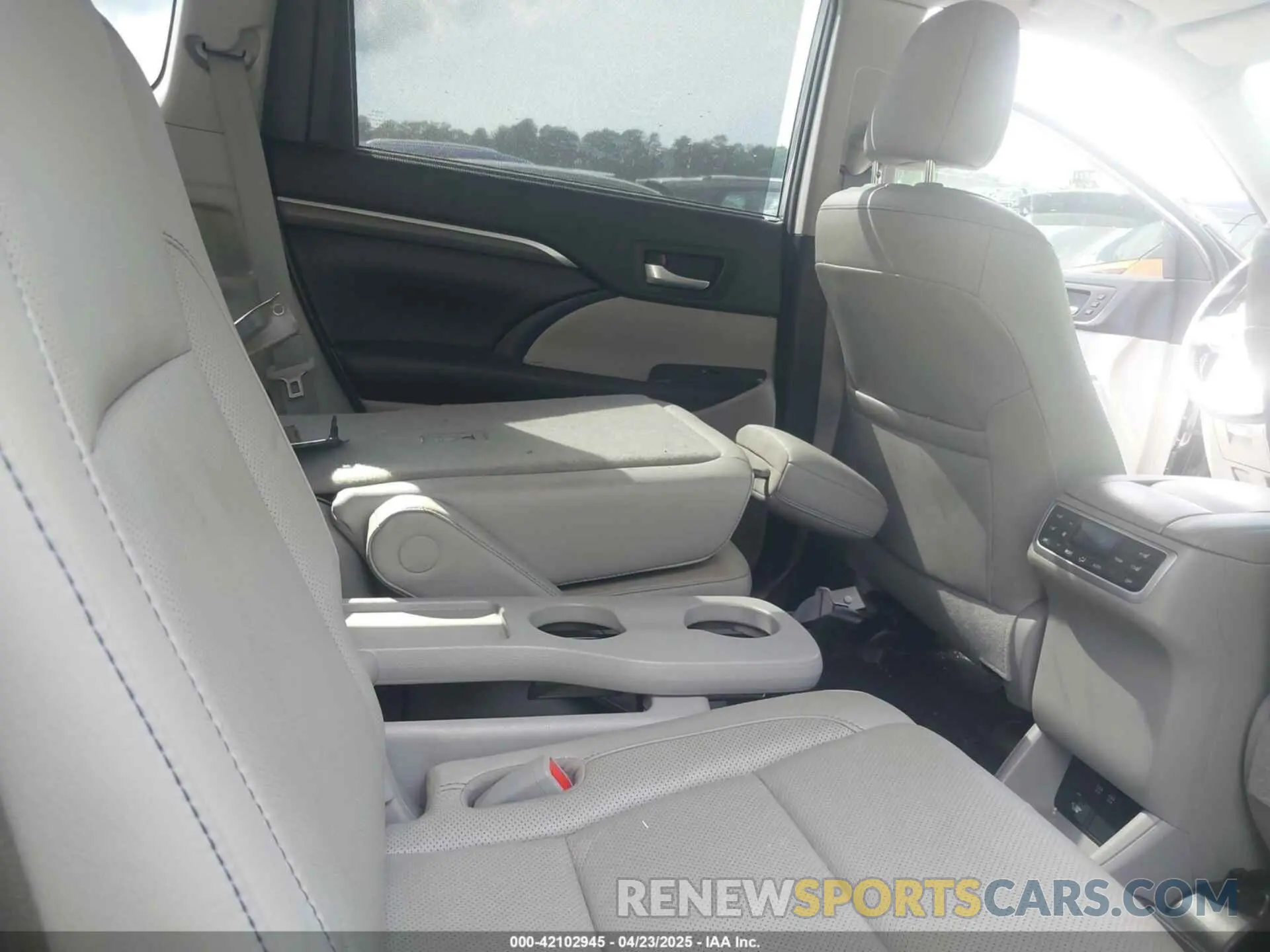 8 Фотография поврежденного автомобиля 5TDDZRFH9KS711575 TOYOTA HIGHLANDER 2019