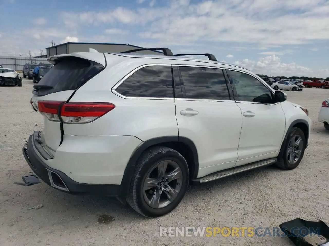 3 Photograph of a damaged car 5TDDZRFH9KS985777 TOYOTA HIGHLANDER 2019