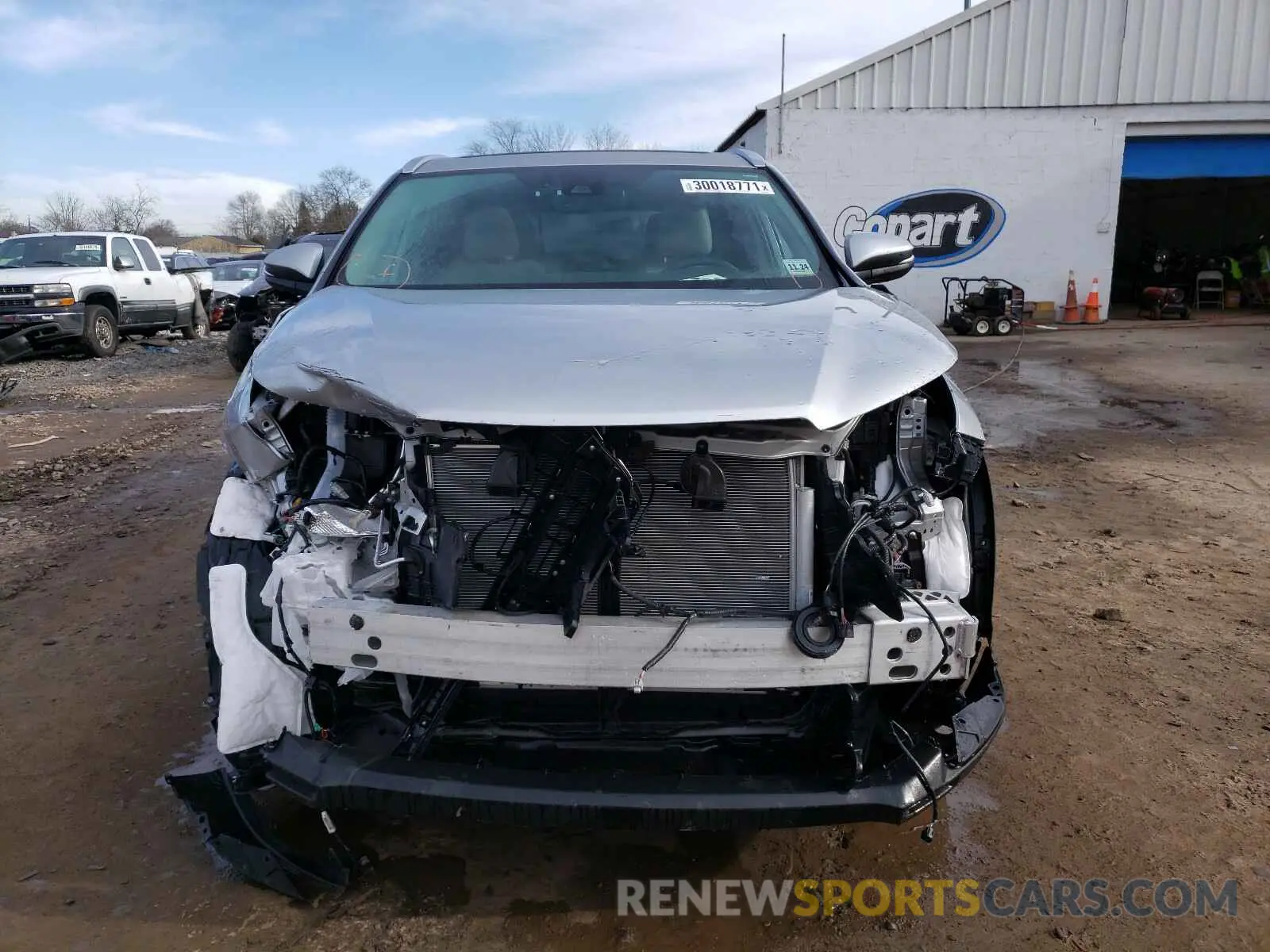 9 Photograph of a damaged car 5TDDZRFH9KS998092 TOYOTA HIGHLANDER 2019