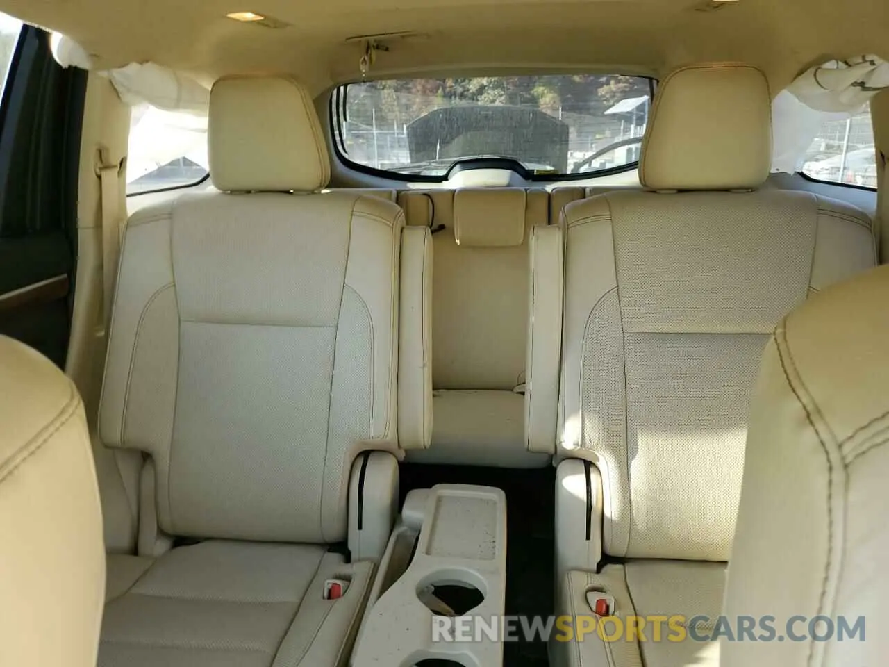 10 Photograph of a damaged car 5TDDZRFHXKS917357 TOYOTA HIGHLANDER 2019
