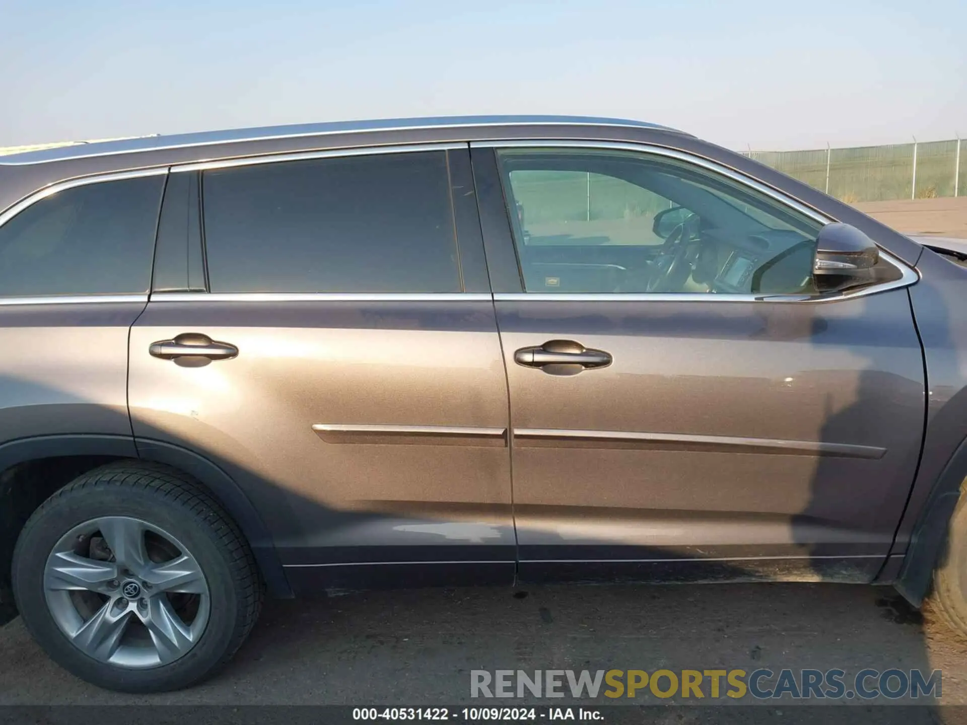 13 Photograph of a damaged car 5TDDZRFHXKS974190 TOYOTA HIGHLANDER 2019