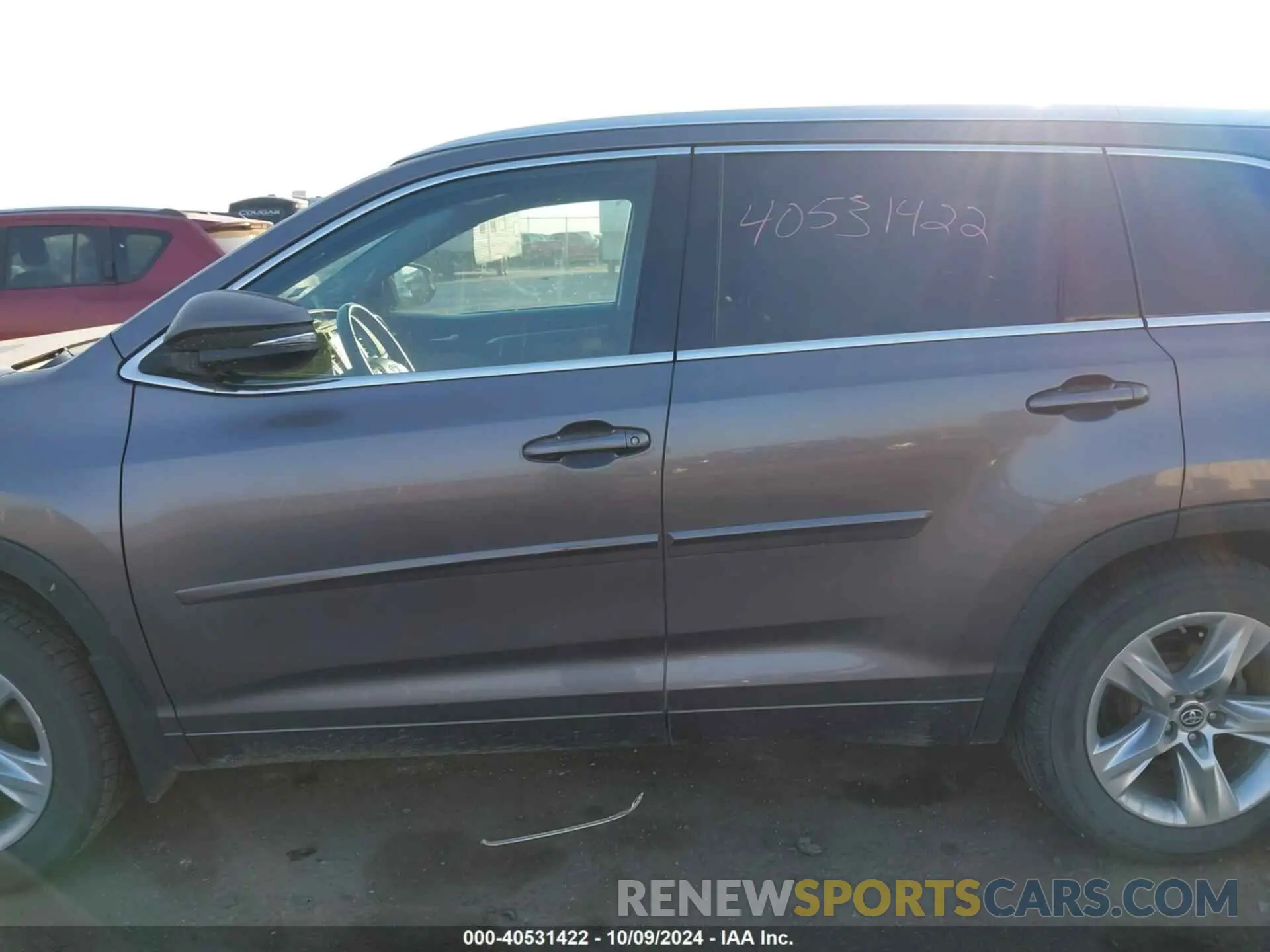 14 Photograph of a damaged car 5TDDZRFHXKS974190 TOYOTA HIGHLANDER 2019