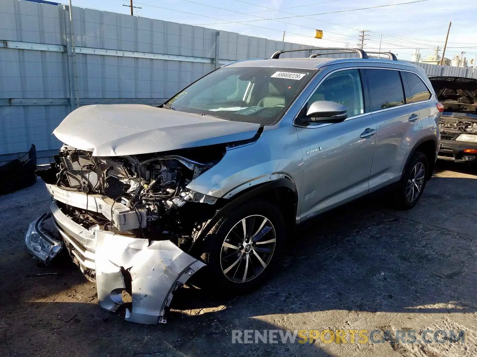 2 Photograph of a damaged car 5TDJGRFH1KS075999 TOYOTA HIGHLANDER 2019