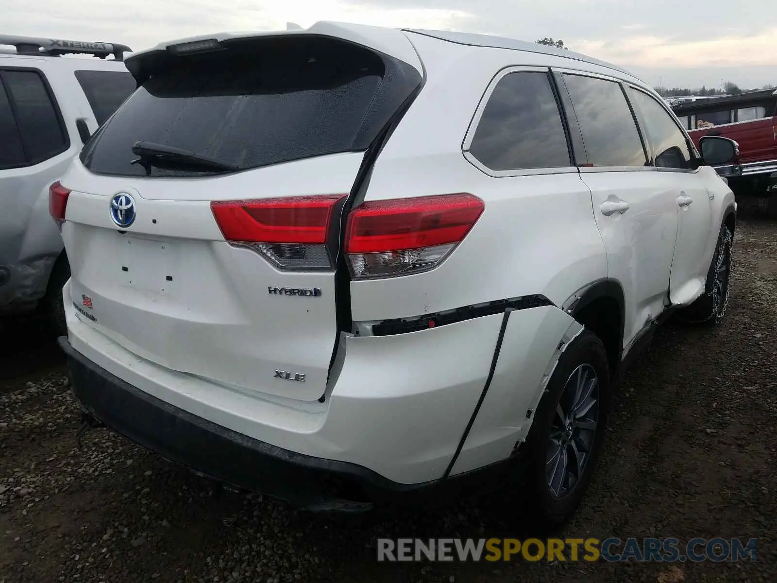 4 Photograph of a damaged car 5TDJGRFH2KS055034 TOYOTA HIGHLANDER 2019