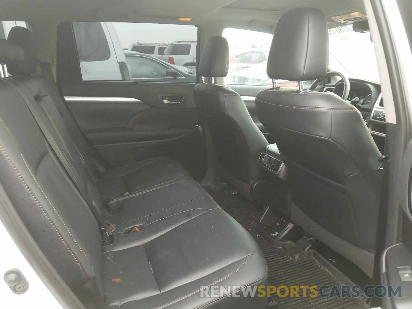 6 Photograph of a damaged car 5TDJGRFH2KS055034 TOYOTA HIGHLANDER 2019