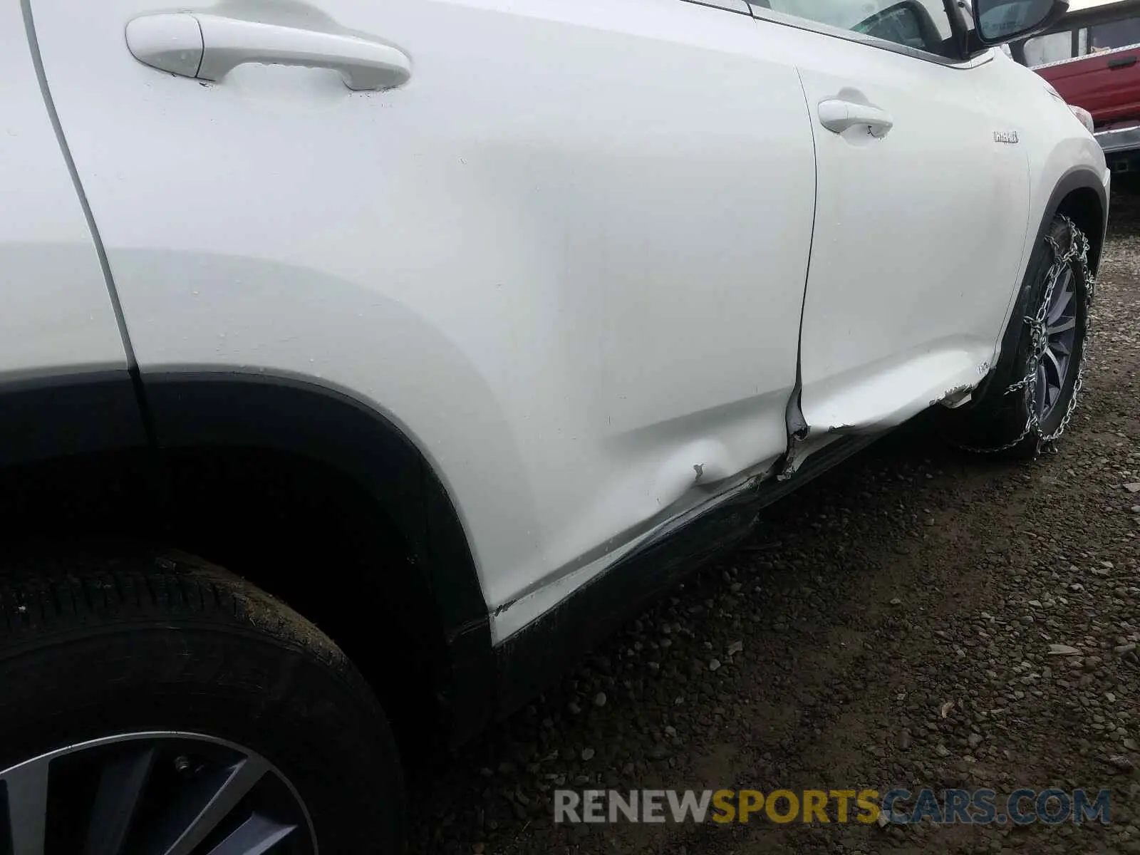 9 Photograph of a damaged car 5TDJGRFH2KS055034 TOYOTA HIGHLANDER 2019