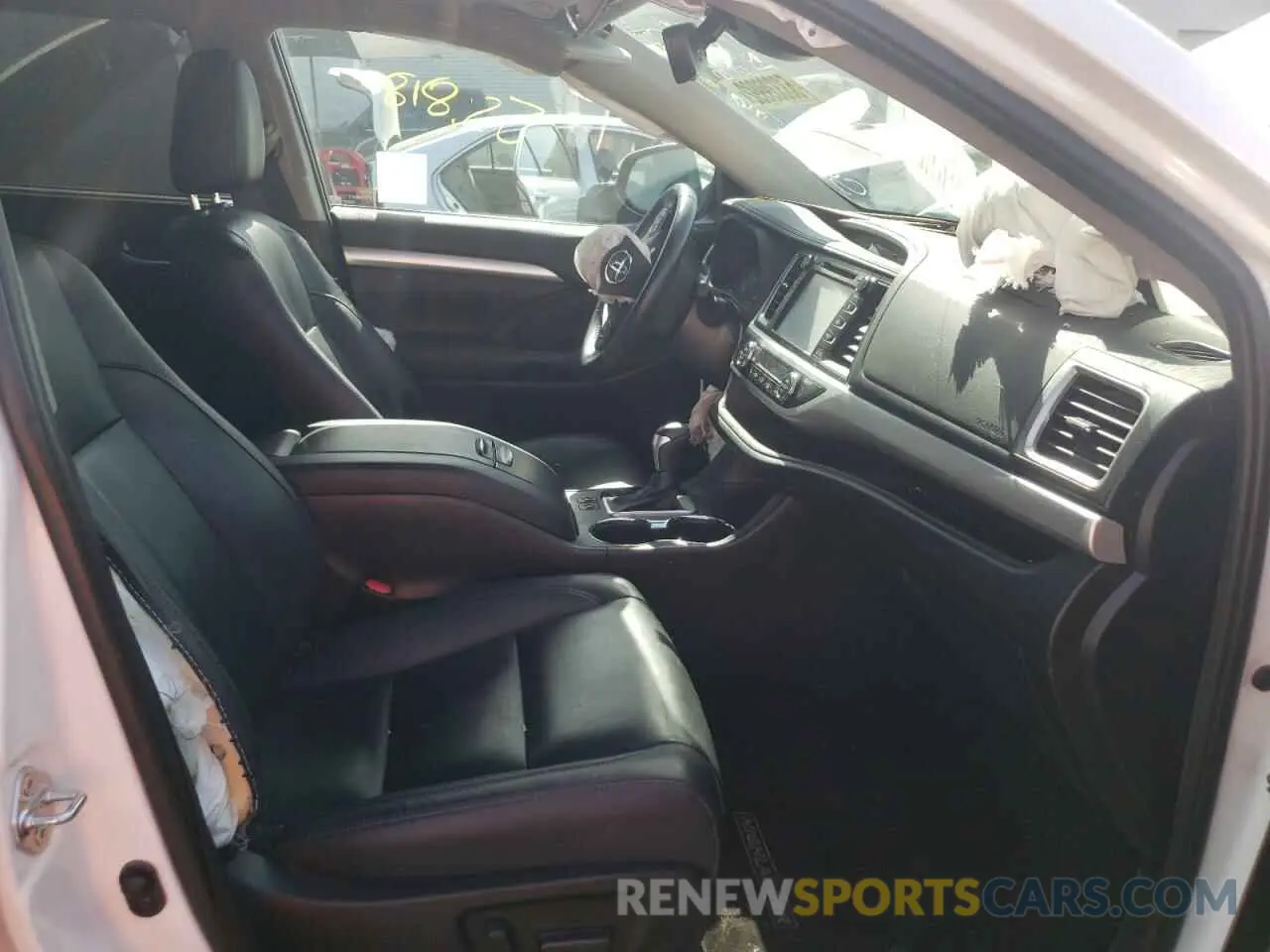 5 Photograph of a damaged car 5TDJGRFH2KS075476 TOYOTA HIGHLANDER 2019
