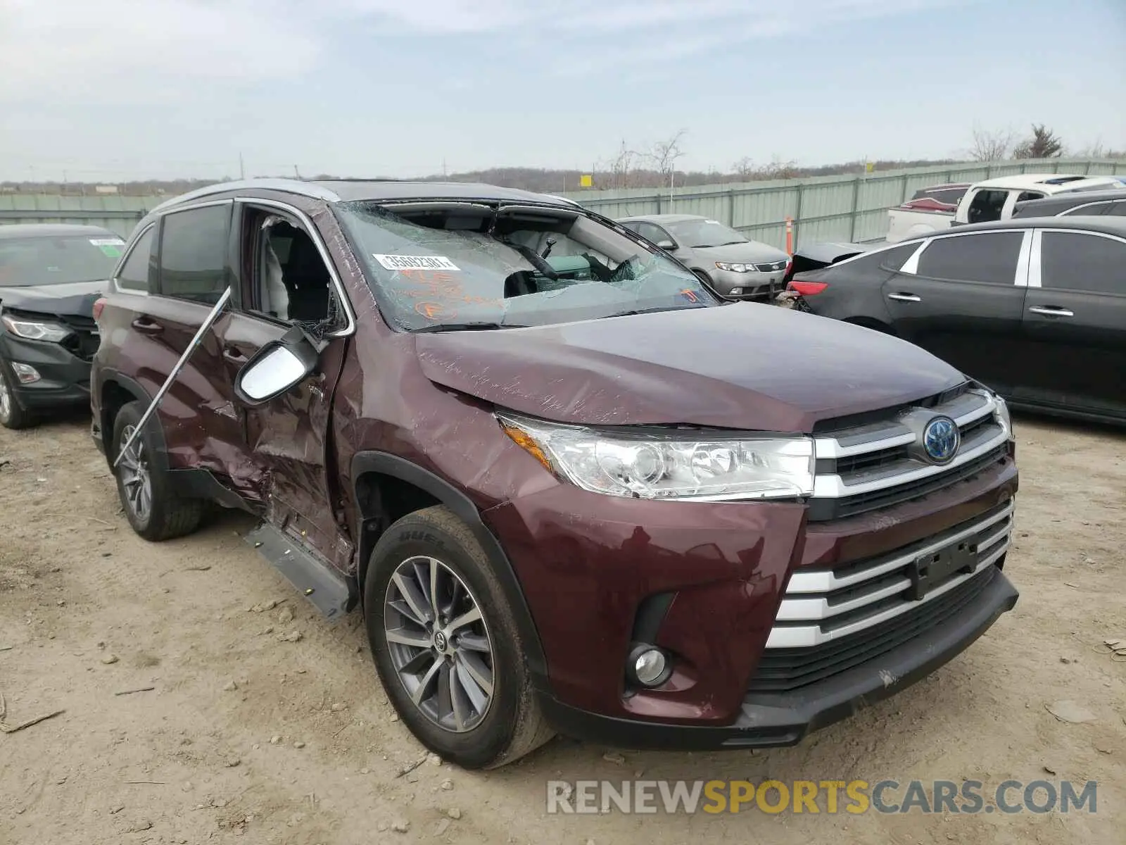 1 Photograph of a damaged car 5TDJGRFH2KS075784 TOYOTA HIGHLANDER 2019