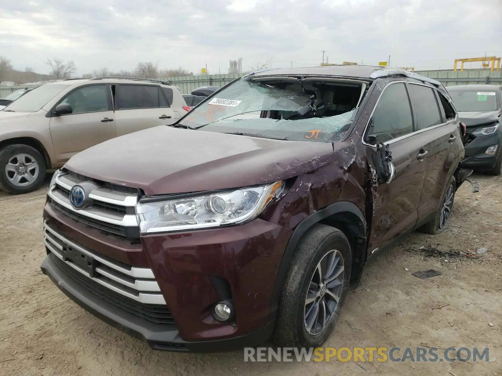2 Photograph of a damaged car 5TDJGRFH2KS075784 TOYOTA HIGHLANDER 2019