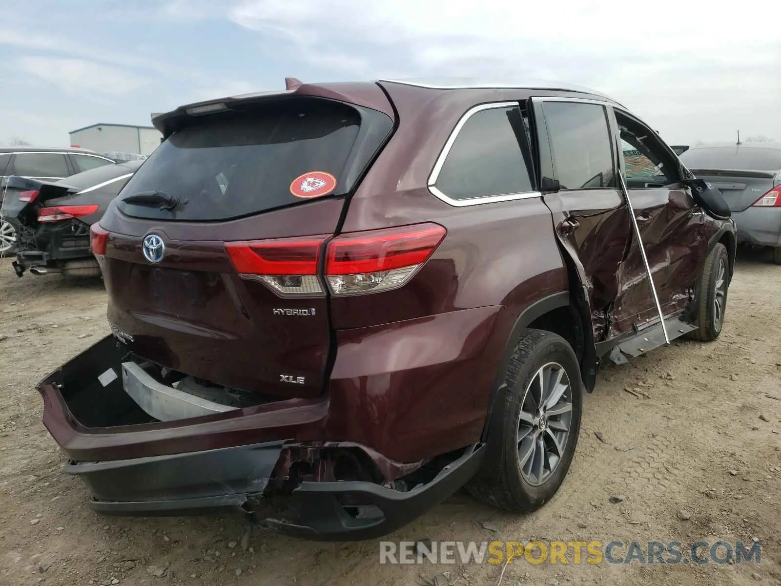 4 Photograph of a damaged car 5TDJGRFH2KS075784 TOYOTA HIGHLANDER 2019