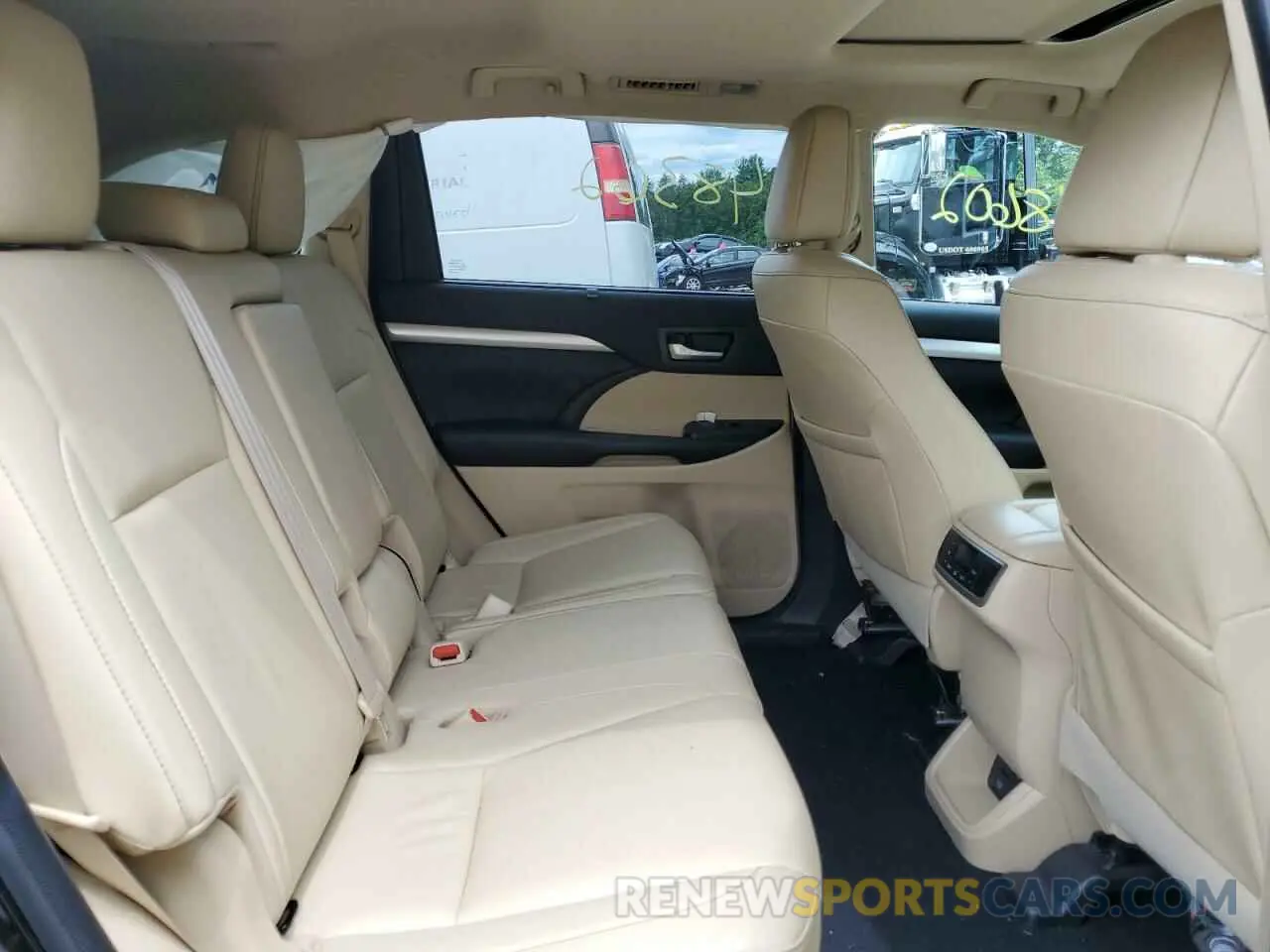 6 Photograph of a damaged car 5TDJGRFH3KS073963 TOYOTA HIGHLANDER 2019
