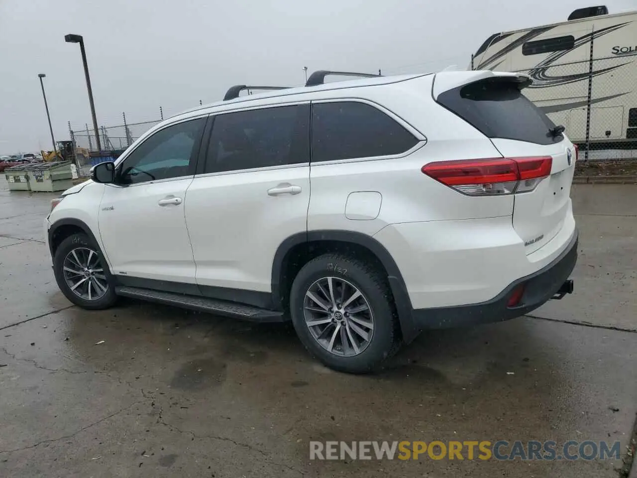 2 Photograph of a damaged car 5TDJGRFH4KS053849 TOYOTA HIGHLANDER 2019