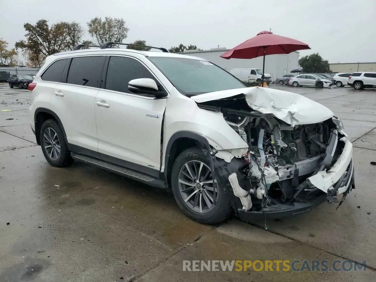 4 Photograph of a damaged car 5TDJGRFH4KS053849 TOYOTA HIGHLANDER 2019