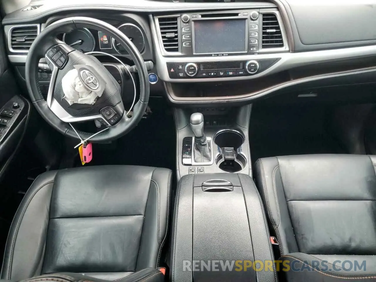 8 Photograph of a damaged car 5TDJGRFH4KS053849 TOYOTA HIGHLANDER 2019