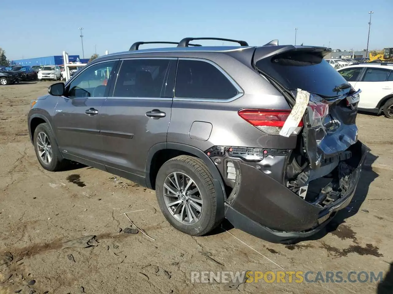 2 Photograph of a damaged car 5TDJGRFH4KS072823 TOYOTA HIGHLANDER 2019