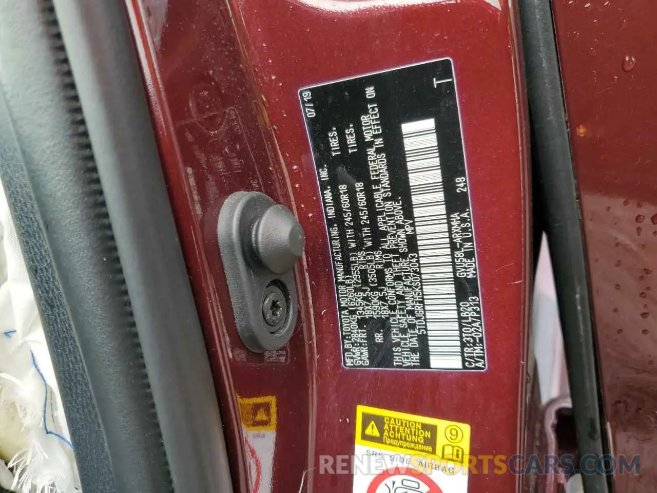 13 Photograph of a damaged car 5TDJGRFH5KS073043 TOYOTA HIGHLANDER 2019