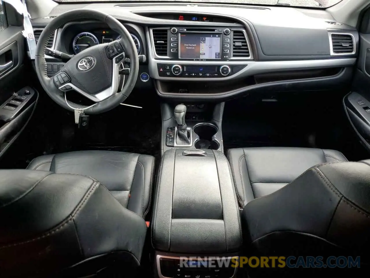 8 Photograph of a damaged car 5TDJGRFH5KS073043 TOYOTA HIGHLANDER 2019