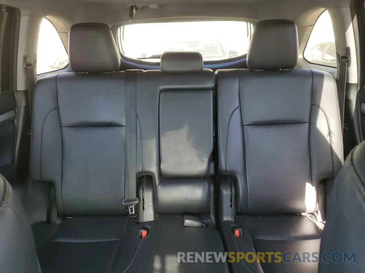 10 Фотография поврежденного автомобиля 5TDJGRFH7KS061766 TOYOTA HIGHLANDER 2019