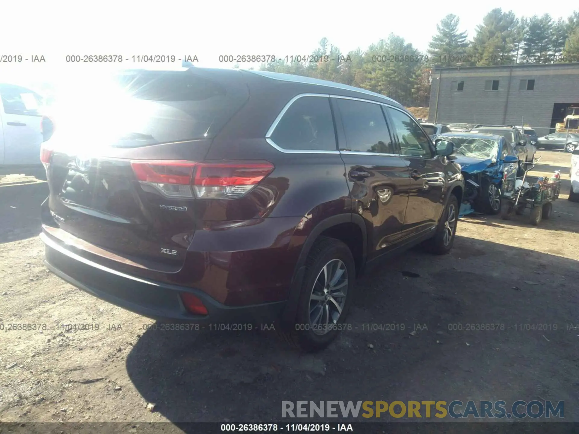 4 Photograph of a damaged car 5TDJGRFH7KS063159 TOYOTA HIGHLANDER 2019