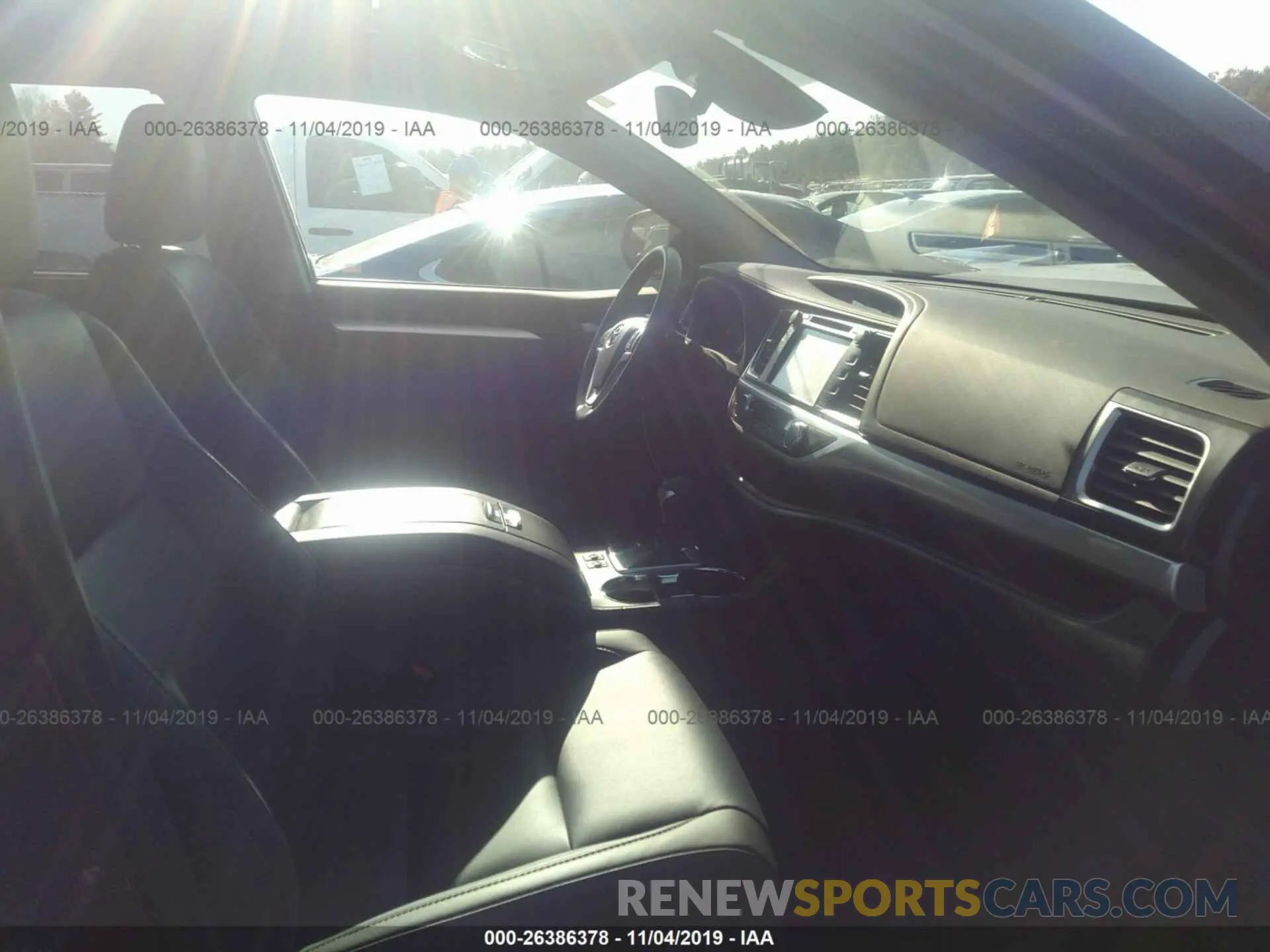 5 Photograph of a damaged car 5TDJGRFH7KS063159 TOYOTA HIGHLANDER 2019