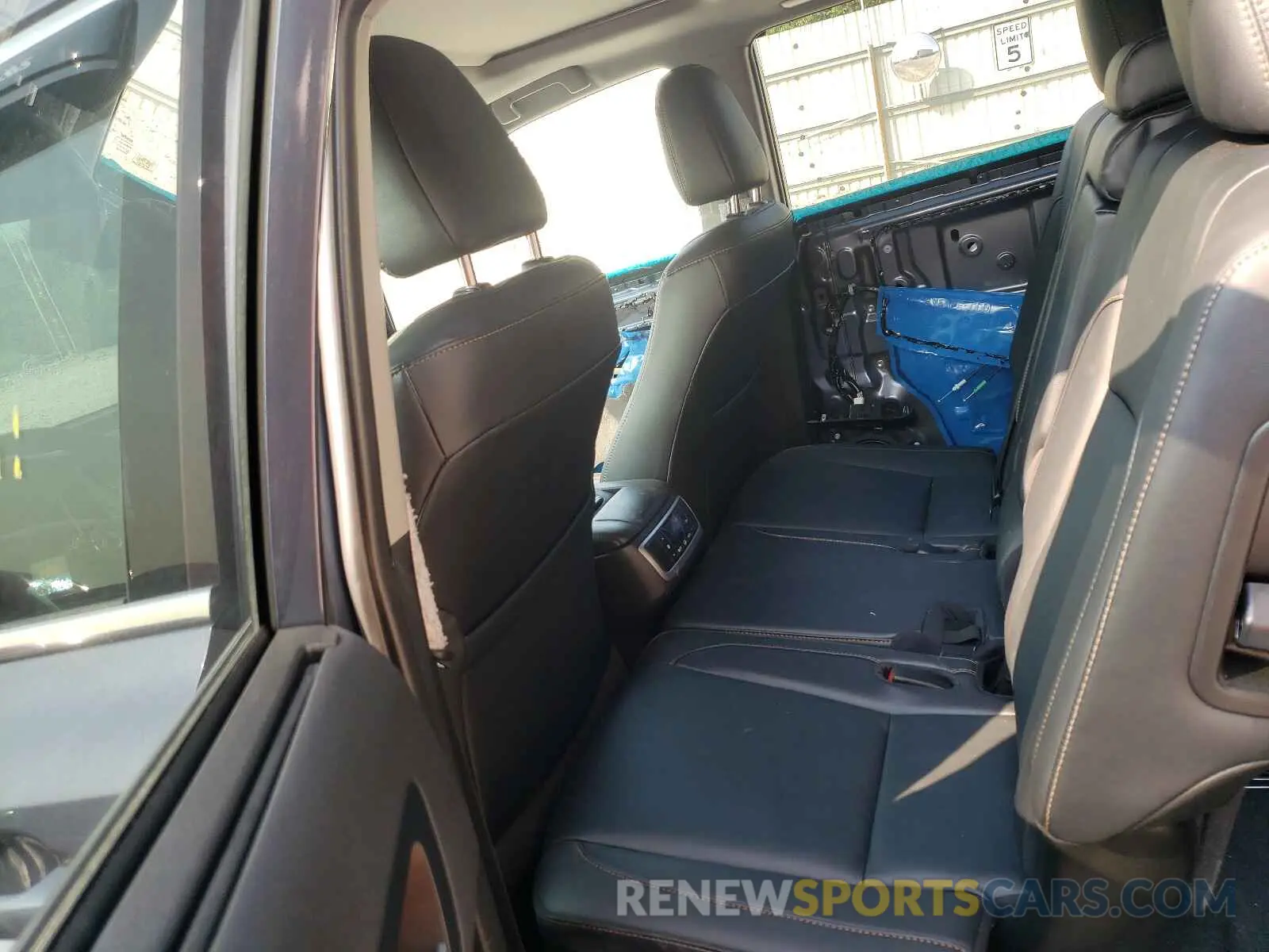 6 Photograph of a damaged car 5TDJGRFH7KS071617 TOYOTA HIGHLANDER 2019