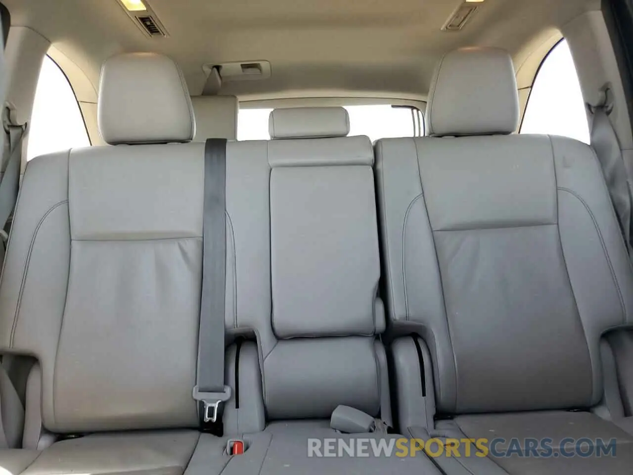 10 Photograph of a damaged car 5TDJGRFH7KS078034 TOYOTA HIGHLANDER 2019
