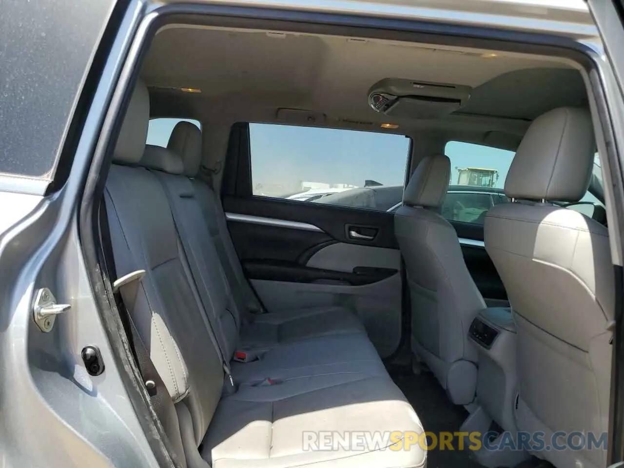 11 Photograph of a damaged car 5TDJGRFH7KS078034 TOYOTA HIGHLANDER 2019