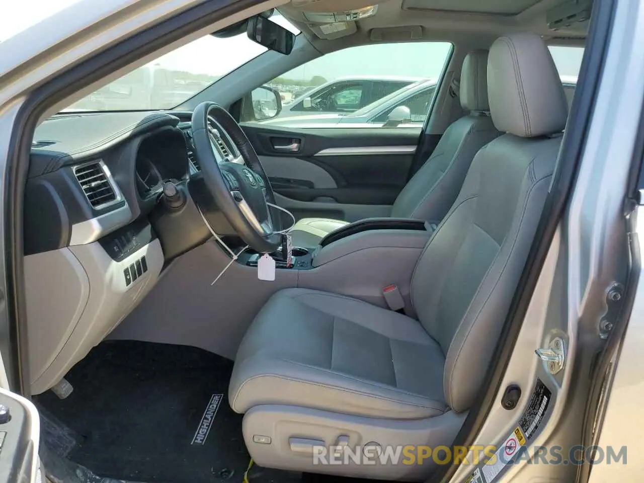 7 Photograph of a damaged car 5TDJGRFH7KS078034 TOYOTA HIGHLANDER 2019