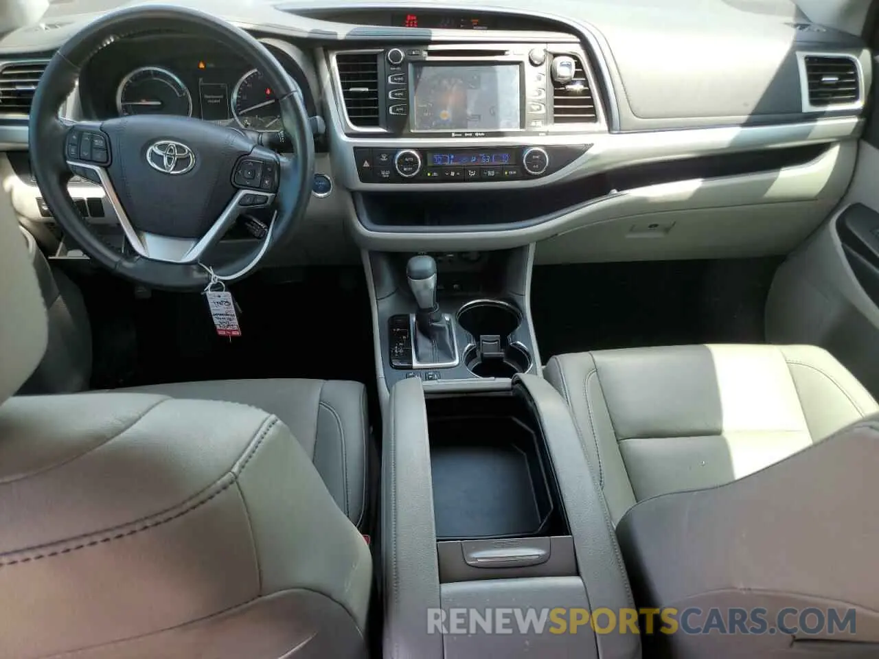 8 Photograph of a damaged car 5TDJGRFH7KS078034 TOYOTA HIGHLANDER 2019