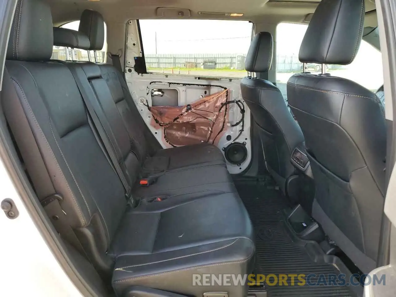 11 Photograph of a damaged car 5TDJGRFH8KS063767 TOYOTA HIGHLANDER 2019