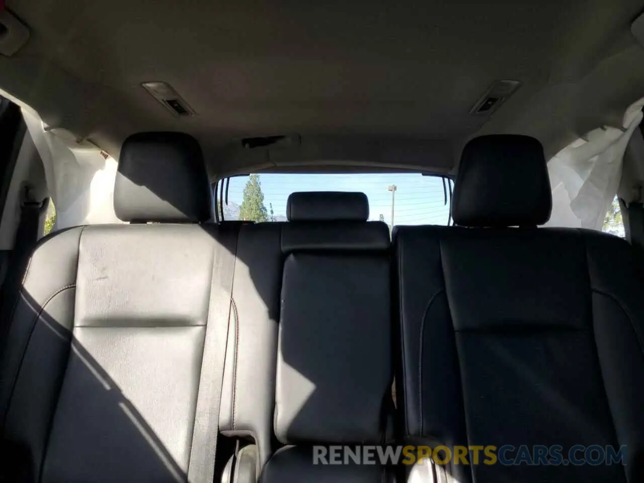 10 Фотография поврежденного автомобиля 5TDJGRFH8KS067544 TOYOTA HIGHLANDER 2019