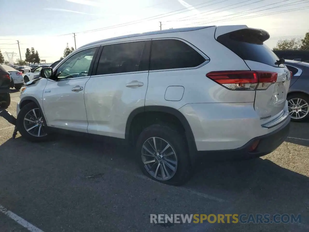 2 Фотография поврежденного автомобиля 5TDJGRFH8KS067544 TOYOTA HIGHLANDER 2019