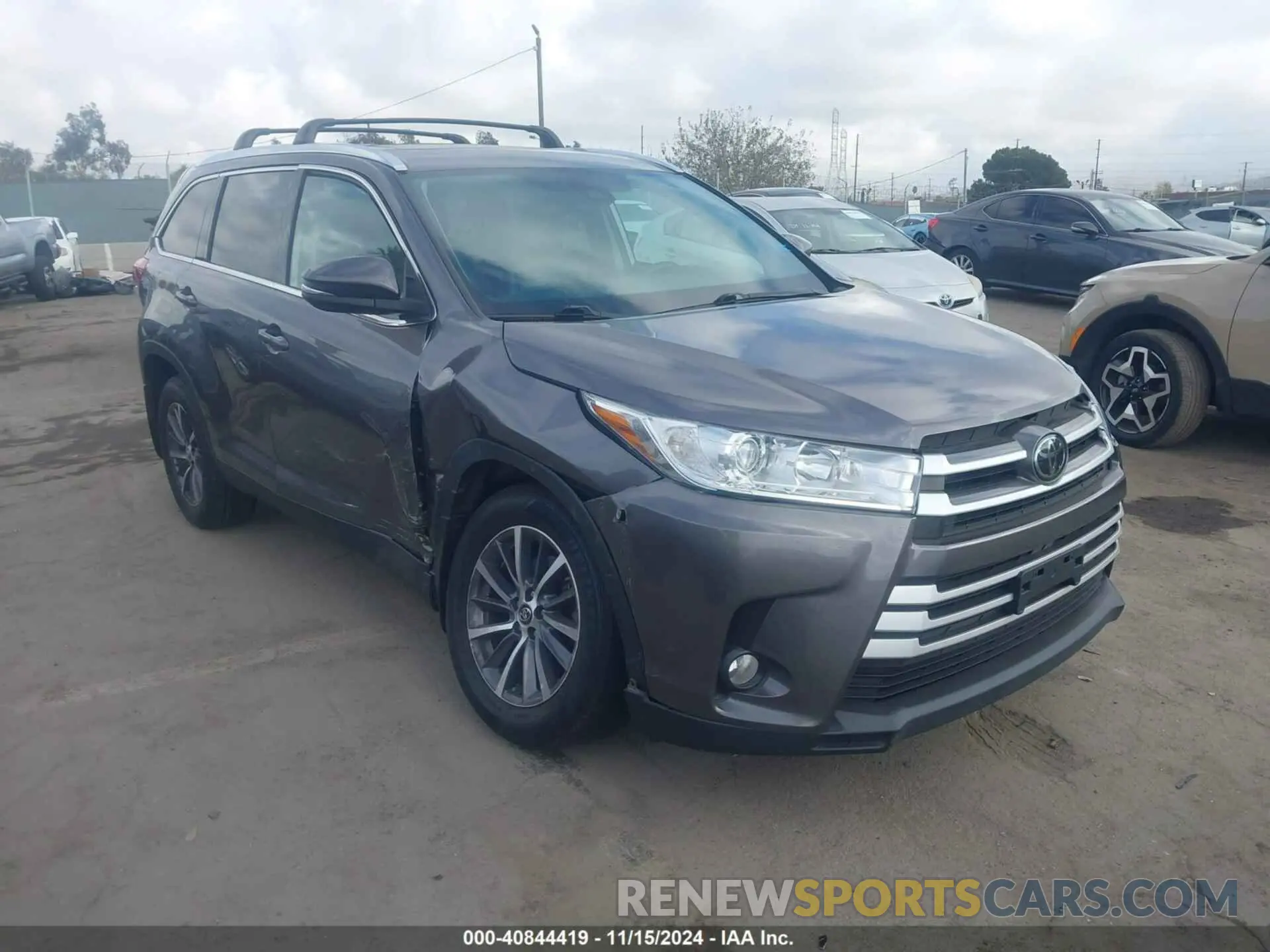 1 Фотография поврежденного автомобиля 5TDJZRFH0KS564520 TOYOTA HIGHLANDER 2019