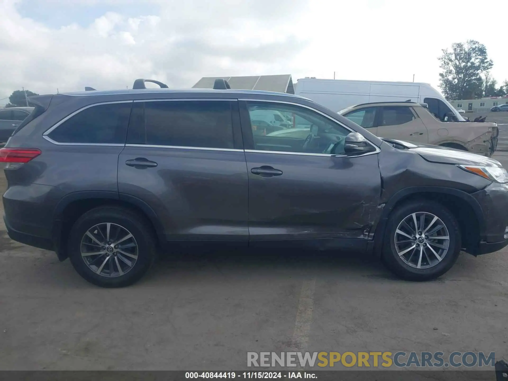 13 Фотография поврежденного автомобиля 5TDJZRFH0KS564520 TOYOTA HIGHLANDER 2019