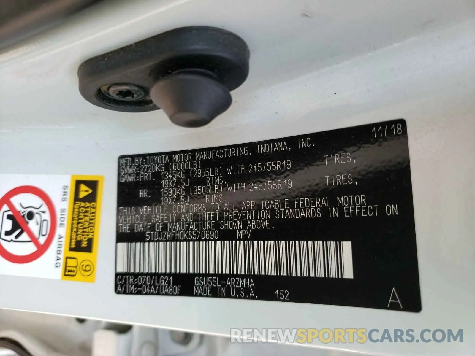 10 Photograph of a damaged car 5TDJZRFH0KS570690 TOYOTA HIGHLANDER 2019