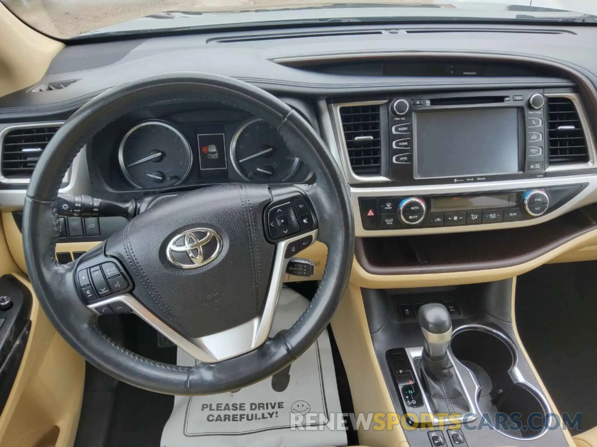 1 Фотография поврежденного автомобиля 5TDJZRFH0KS585271 TOYOTA HIGHLANDER 2019