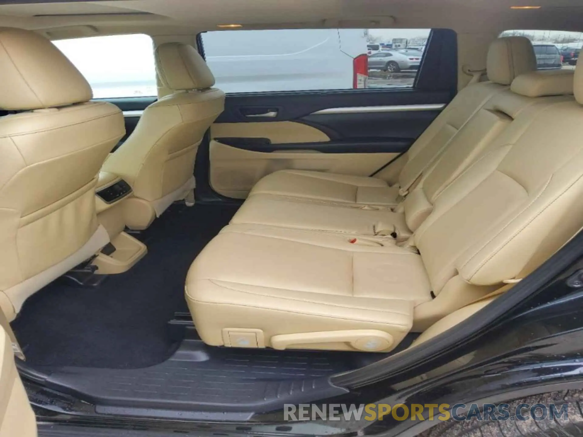 19 Фотография поврежденного автомобиля 5TDJZRFH0KS585271 TOYOTA HIGHLANDER 2019