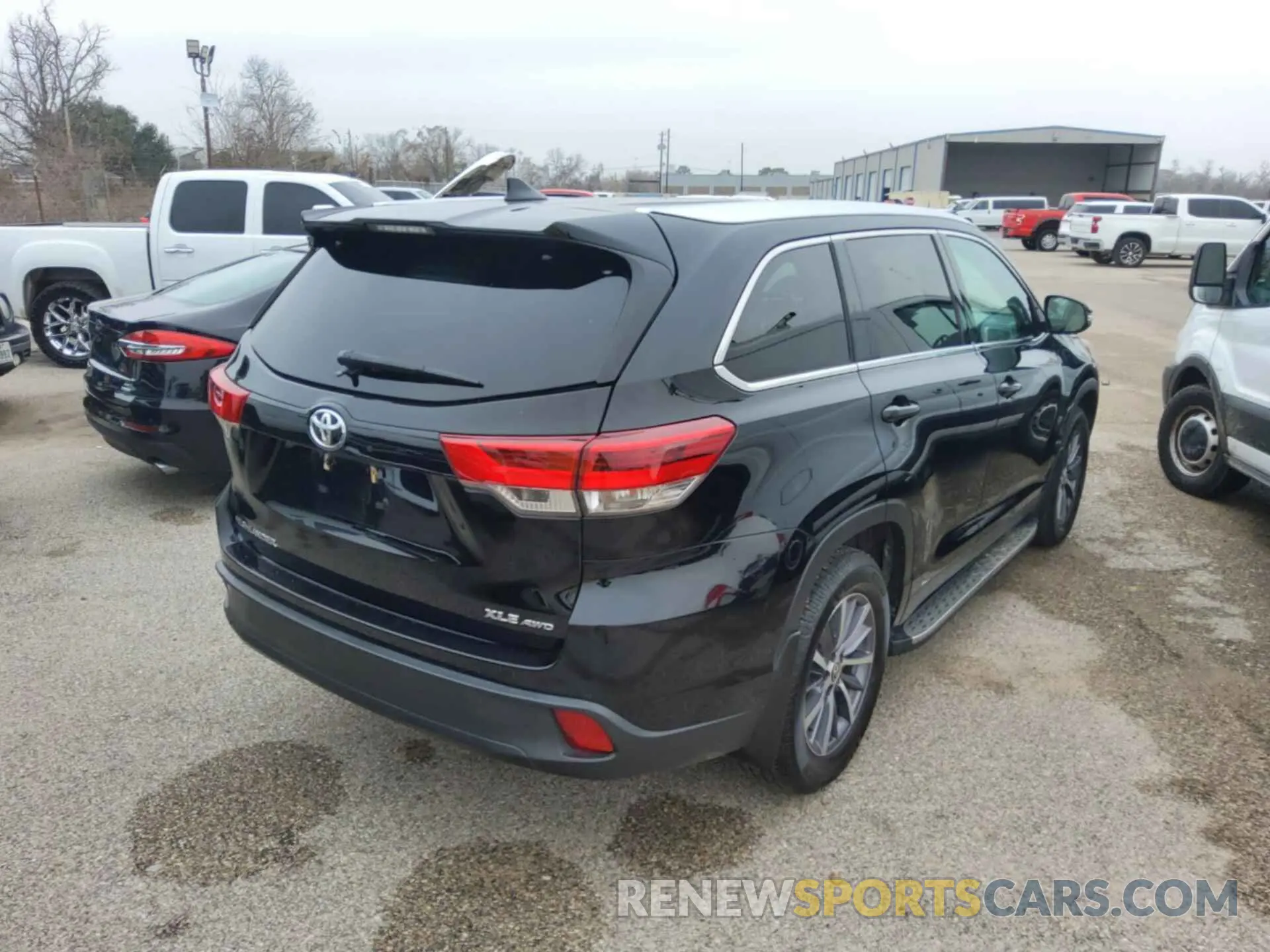 2 Фотография поврежденного автомобиля 5TDJZRFH0KS585271 TOYOTA HIGHLANDER 2019