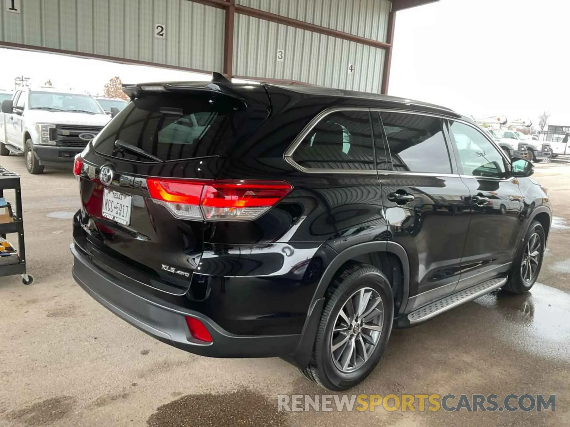3 Фотография поврежденного автомобиля 5TDJZRFH0KS585271 TOYOTA HIGHLANDER 2019