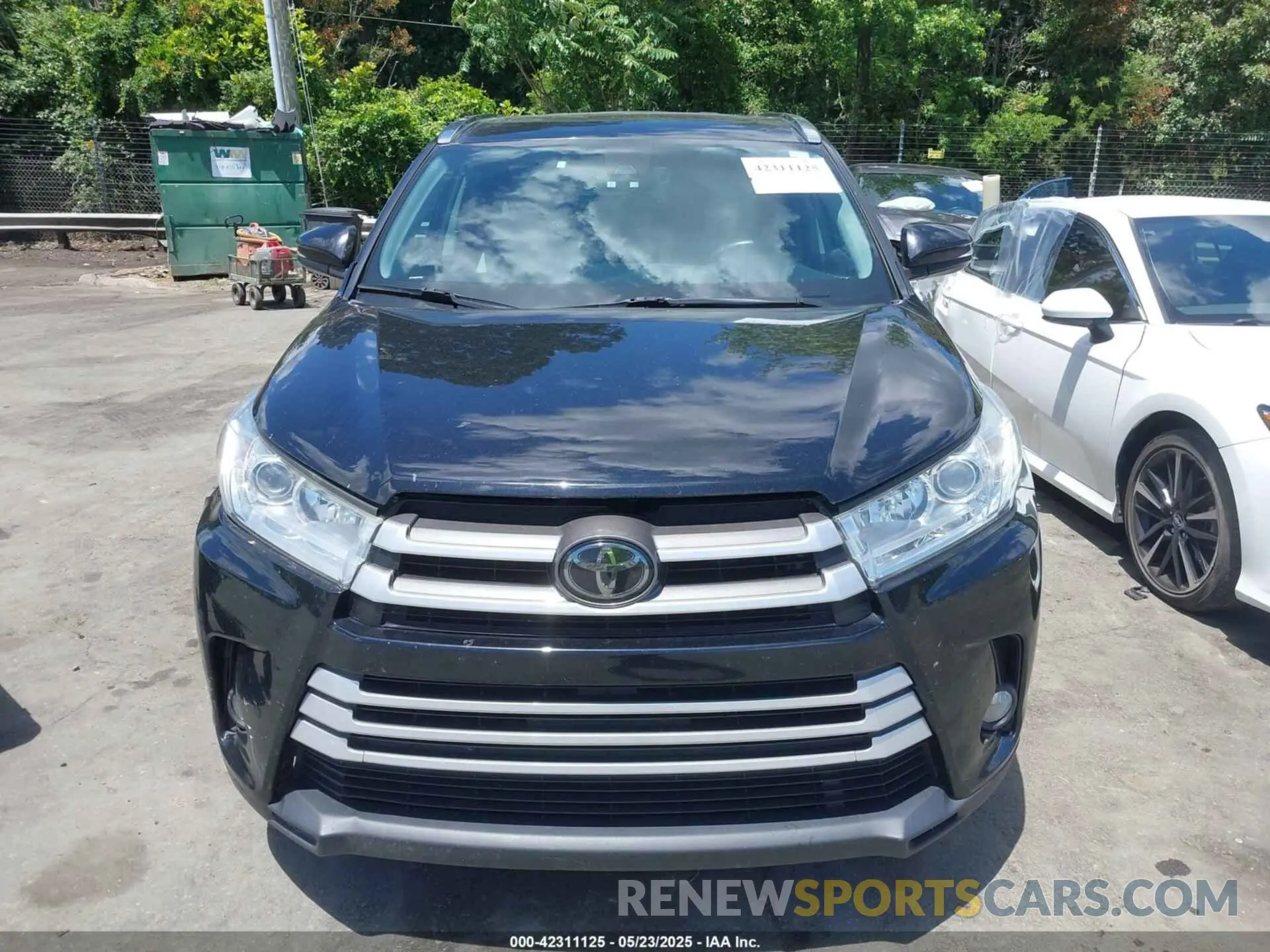 12 Photograph of a damaged car 5TDJZRFH0KS585898 TOYOTA HIGHLANDER 2019