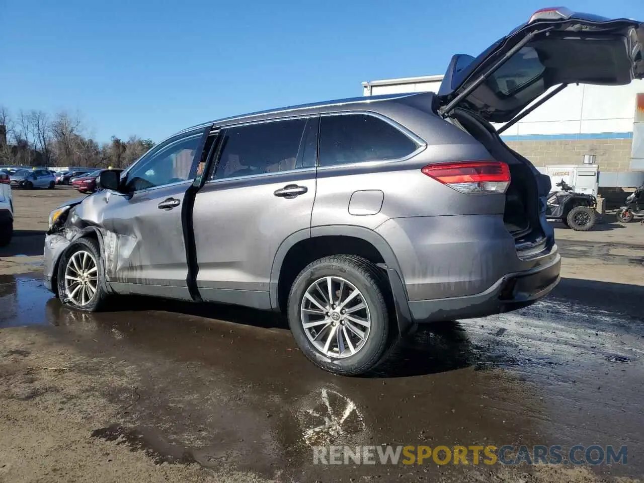 2 Photograph of a damaged car 5TDJZRFH0KS616406 TOYOTA HIGHLANDER 2019
