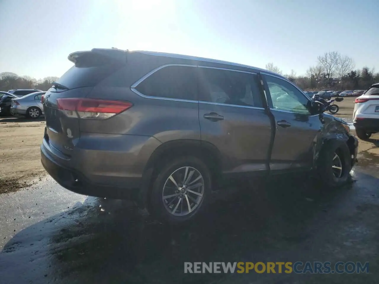 3 Photograph of a damaged car 5TDJZRFH0KS616406 TOYOTA HIGHLANDER 2019