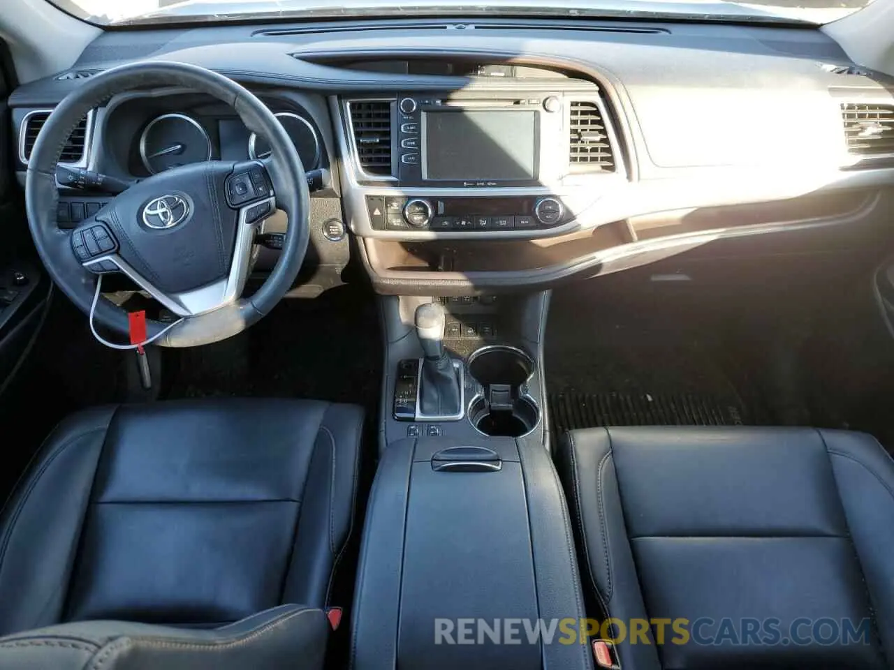 8 Фотография поврежденного автомобиля 5TDJZRFH0KS618270 TOYOTA HIGHLANDER 2019