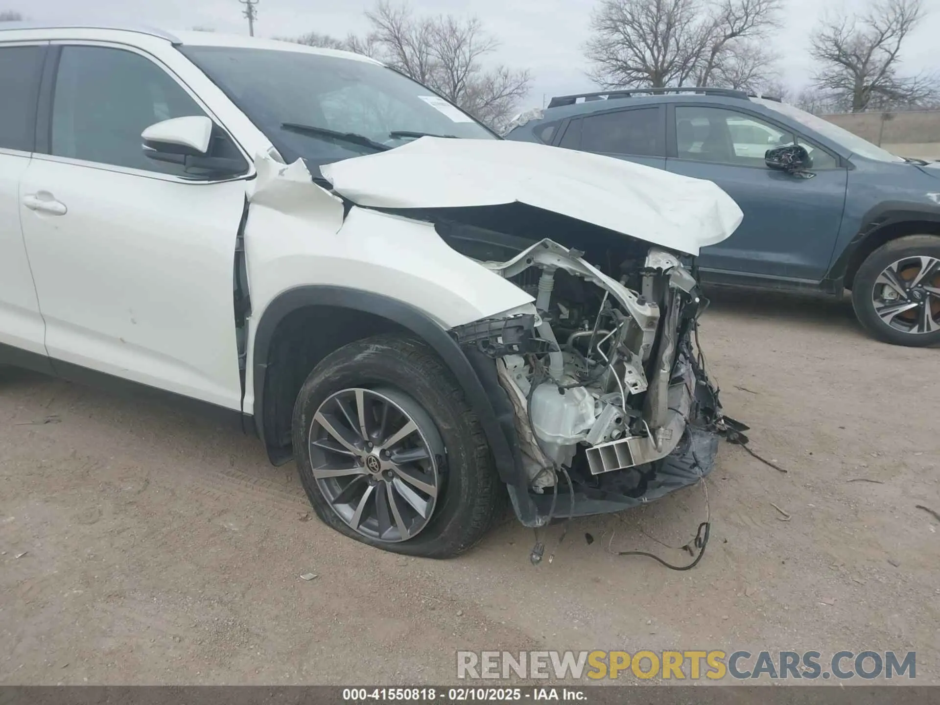 18 Photograph of a damaged car 5TDJZRFH0KS628474 TOYOTA HIGHLANDER 2019