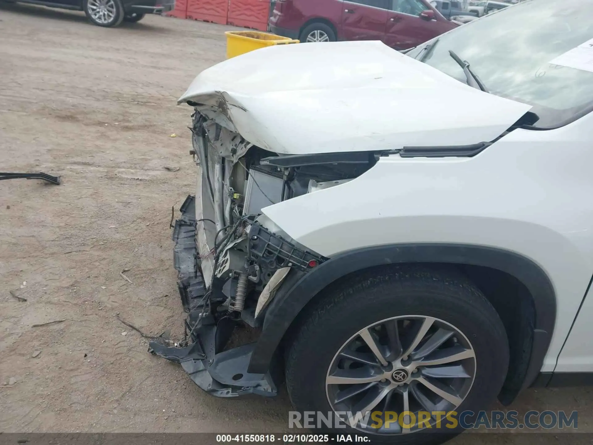 19 Photograph of a damaged car 5TDJZRFH0KS628474 TOYOTA HIGHLANDER 2019