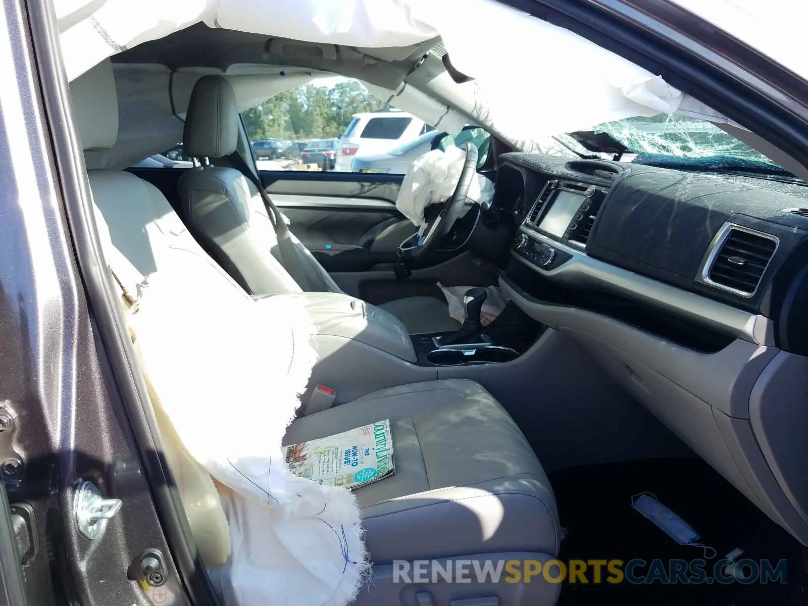 5 Photograph of a damaged car 5TDJZRFH0KS713122 TOYOTA HIGHLANDER 2019
