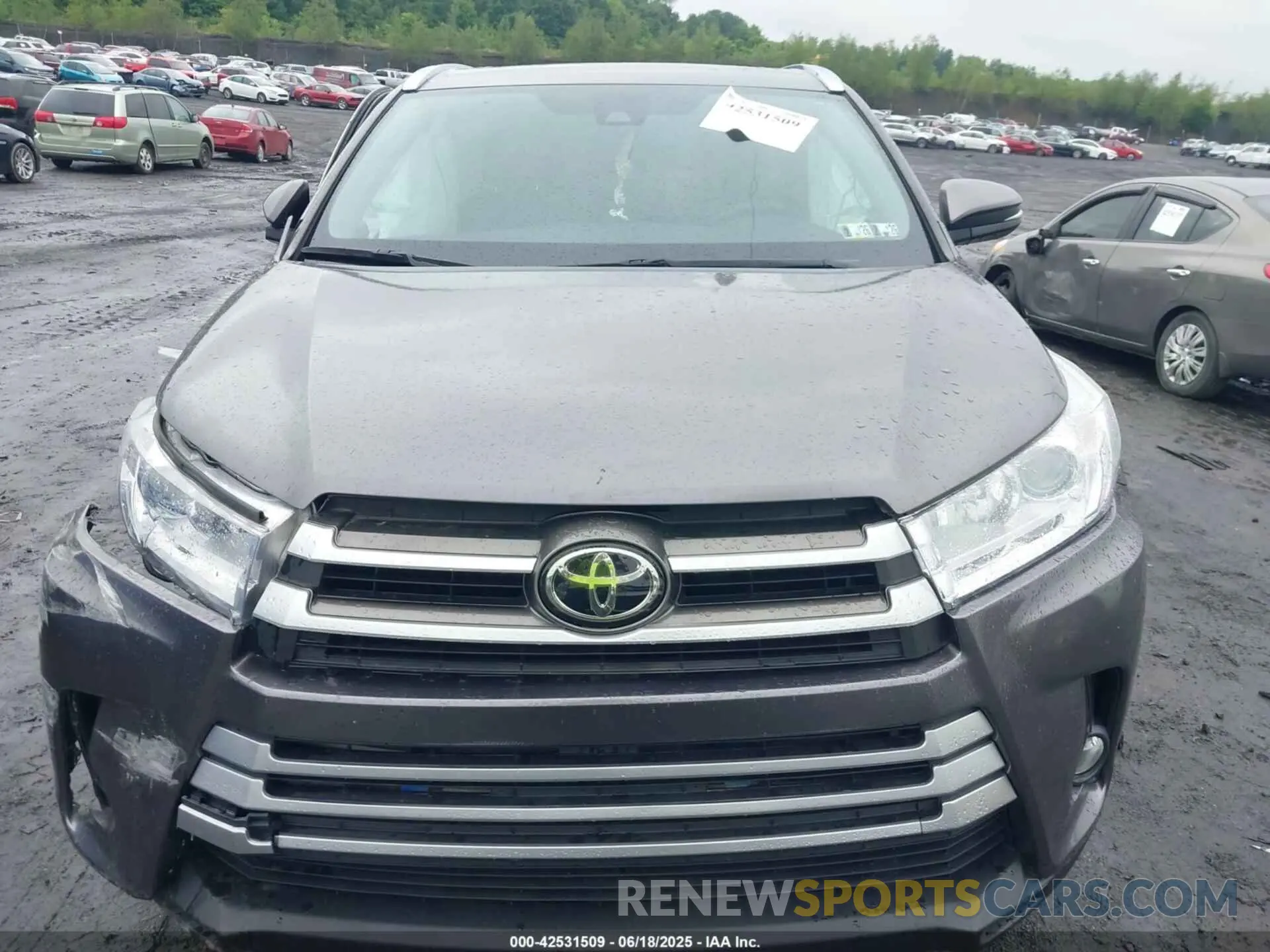 12 Photograph of a damaged car 5TDJZRFH0KS722418 TOYOTA HIGHLANDER 2019