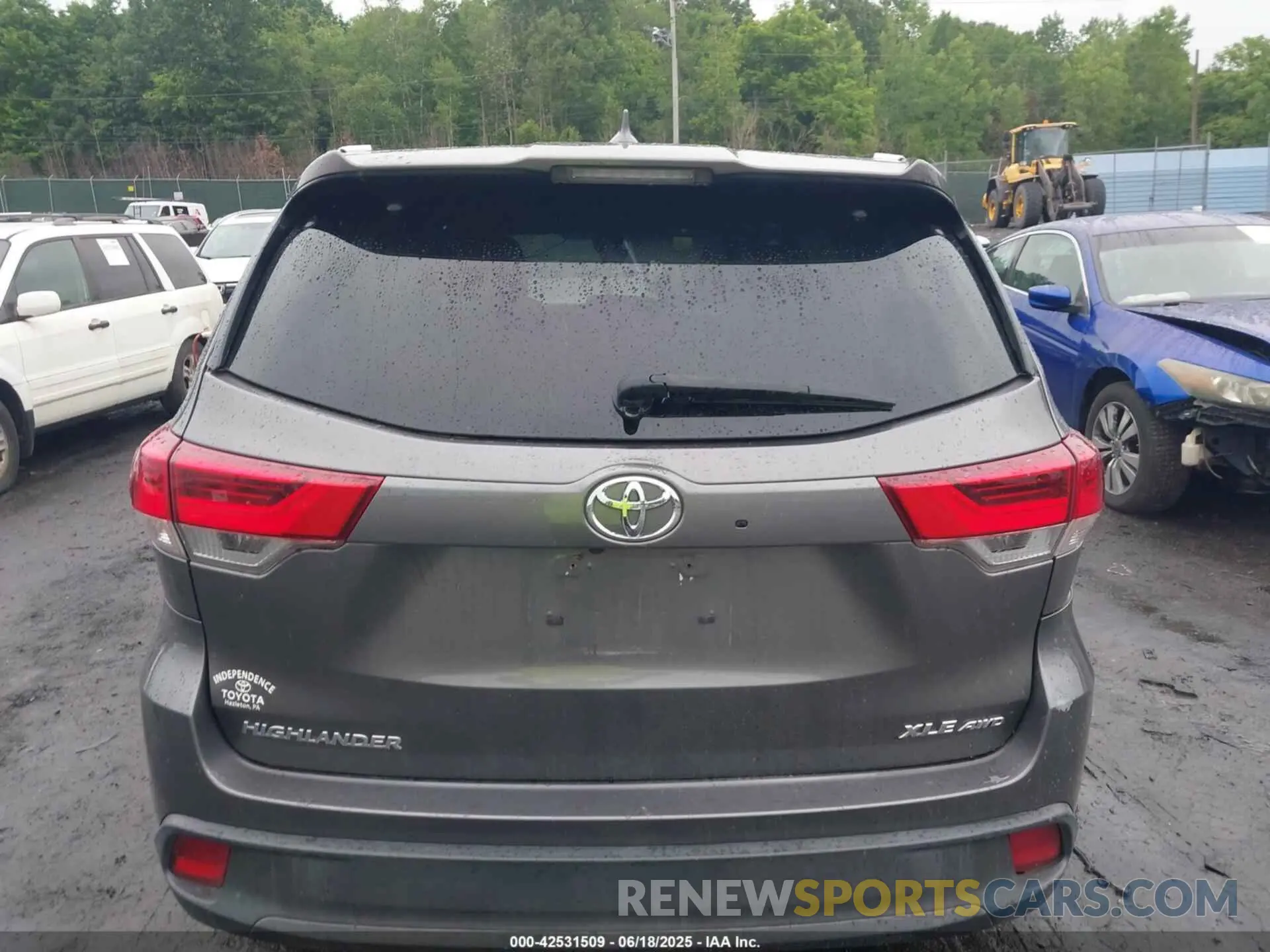 16 Photograph of a damaged car 5TDJZRFH0KS722418 TOYOTA HIGHLANDER 2019