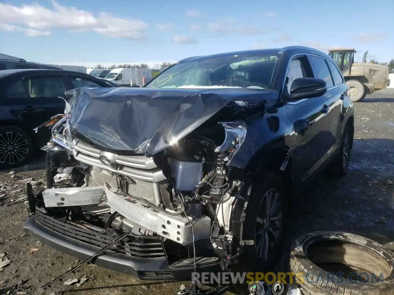 2 Photograph of a damaged car 5TDJZRFH0KS735671 TOYOTA HIGHLANDER 2019